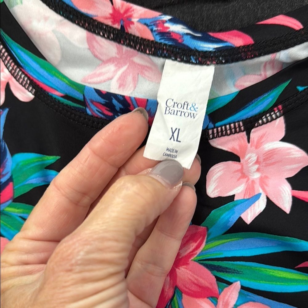 Croft & Barrow Black and pink tropical Floral Swim Rashguard - Picture 2 of 7